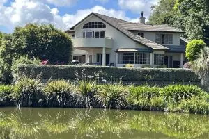 High end house prices push up averages