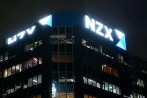 NZX 50 falls as gentailers slide; KMD drops on soft outlook