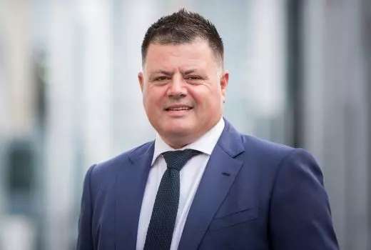 One bank steps back from advisers – another comes forward