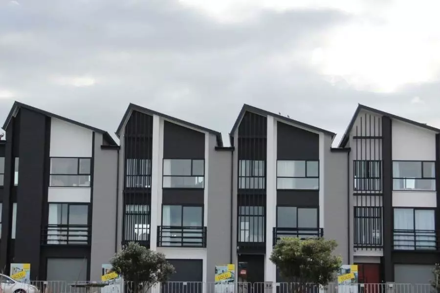 New townhouses keep building consents high