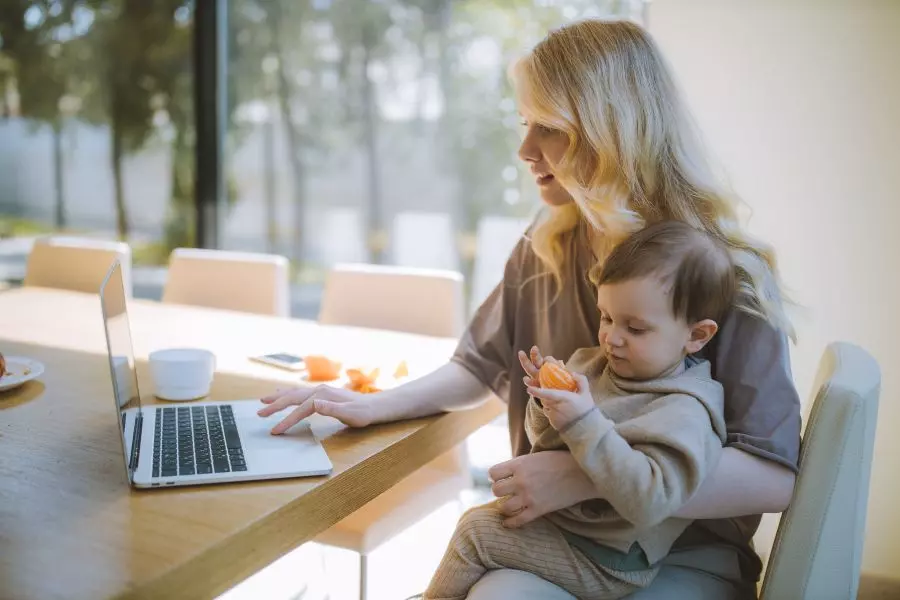 Women disadvantaged by working from home – report